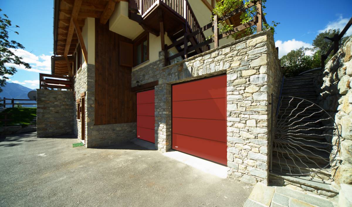 Double porte de garage rouge